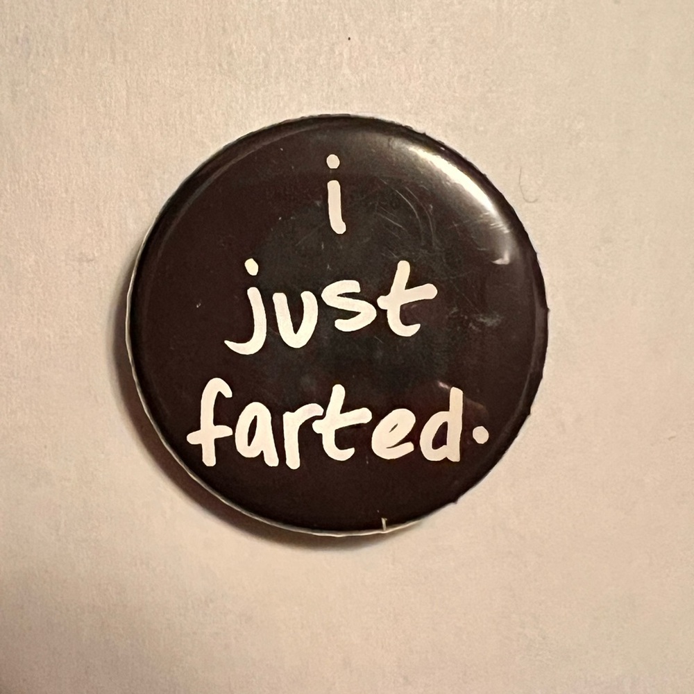 VTG “I Just Farted” Pin Pinback, 1 1/2 Inch Round, Funny Novelty, White Elephant